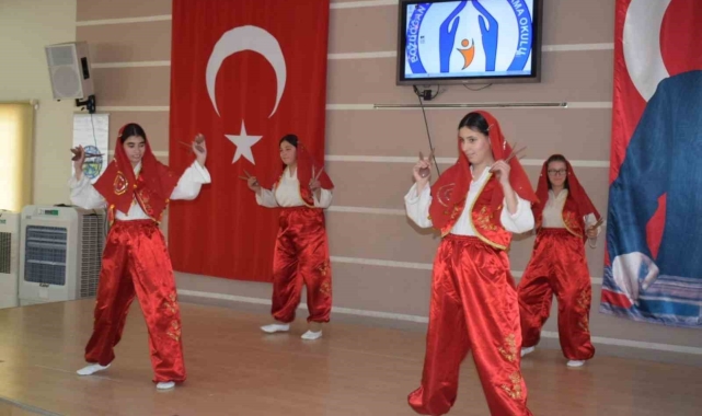 Sergiledikleri gösterilerle engelleri aştılar