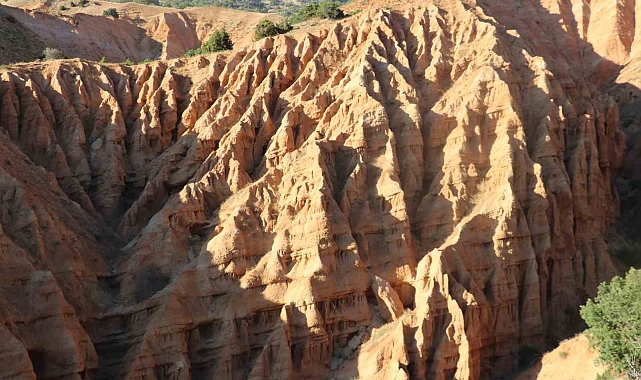 &#039;Şeytan Şehri Kayalıkları&#039;, güzelliğiyle mest ediyor