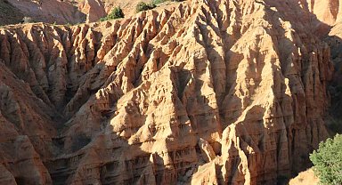 'Şeytan Şehri Kayalıkları', güzelliğiyle mest ediyor
