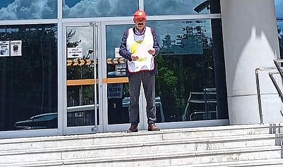 SGK Binası önünde tek kişilik basın açıklaması yapıldı