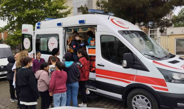 Sınıfta biber gazı topu patladı: 25 öğrenci hastanelik oldu