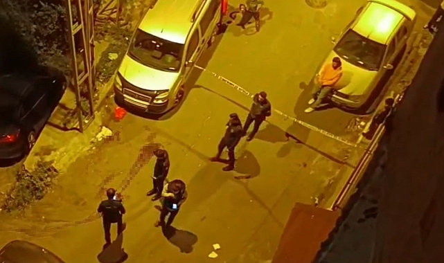 Sokak ortasında silahlı pusu kameraya yansıdı