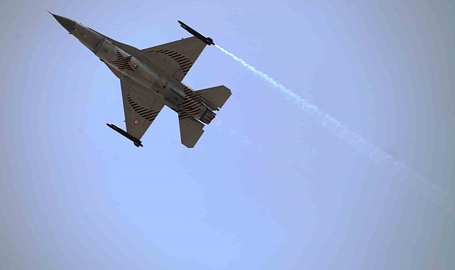 Solo Türk ve Türk Yıldızları&#039;nın prova uçuşu nefesleri kesti