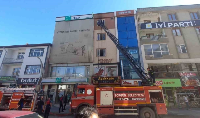 Sorgun&#039;da iş merkezinde çıkan yangın söndürüldü