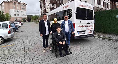 Spina bifida hastası çocuğun, akülü araç sevinci yürekleri ısıttı