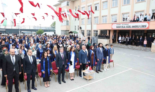 Sultangazi Belediyesi Gençlerin mezuniyet mutluluğuna ortak oluyor