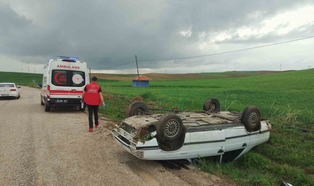 Takla atan arabadan yara almadan çıktılar
