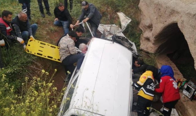 Takla atarak menfeze düşen otomobil hurdaya döndü: 1 ölü, 3 yaralı