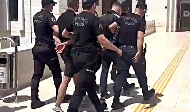 Taksiciyi dövüp, gasp ettiler