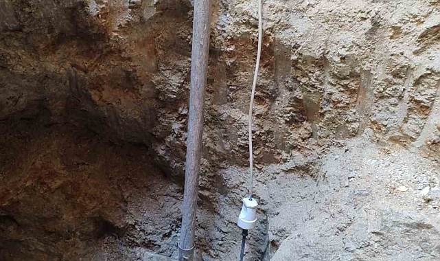 Tarihi eser kaçakçıları, kazdıkları çukurda yakalandılar