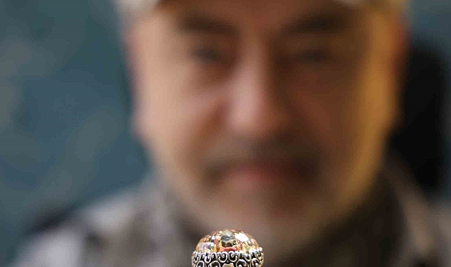 Tarihi mekanları ters oyma yöntemi ile yüzüklere sığdırdı