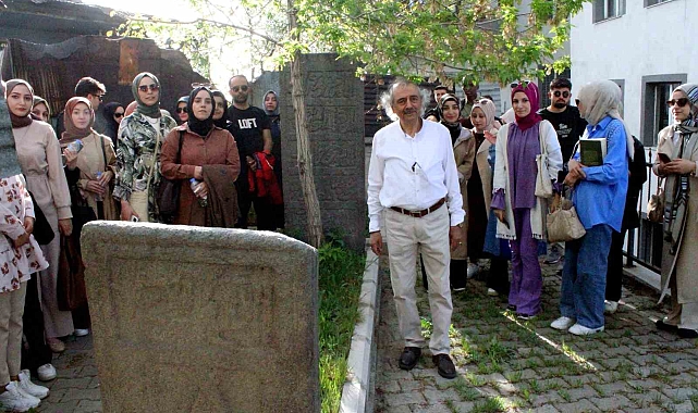 &quot; Tarihi şahsiyetlerin mezarları gün yüzüne çıkarılmalı&quot;