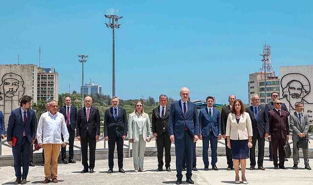 TBMM Başkanı Kurtulmuş, Küba&#039;nın bağımsızlık mücadelesinin öncüsü Jose Marti&#039;nin anıtını ziyaret etti