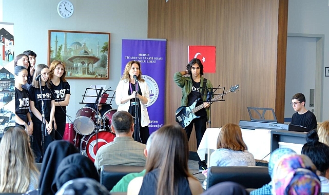 Tedavi gören çocuklar için moral konseri verildi