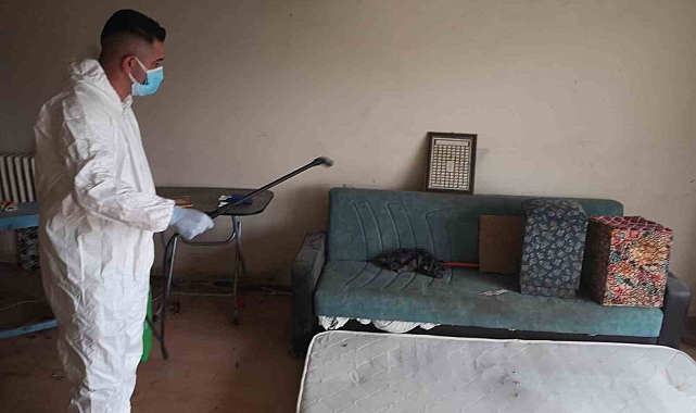 Temizlenen evden 4 kamyon çöp çıktı