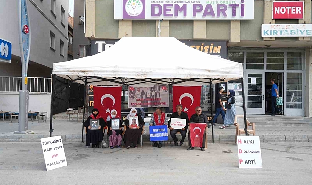 Terör örgütü PKK tarafından kaçırılan çocukların aileleri nöbette