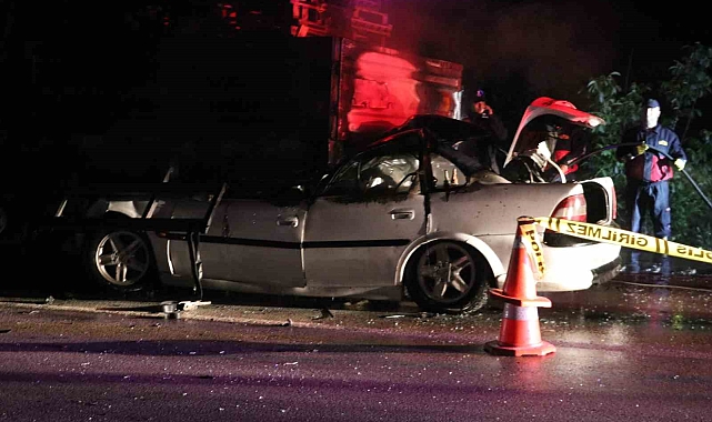 Tıra, ok gibi arkadan çarpan otomobil sürücüsü hayatını kaybetti