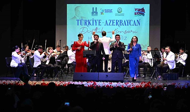 Türkiye-Azerbaycan Erzurum&#039;da tek yürek oldu