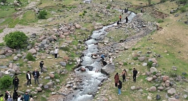 Üniversite Öğrencileri Ağrı Dağı ve Iğdır Kervansarayı bölgesinde arazı çalışması yaptı
