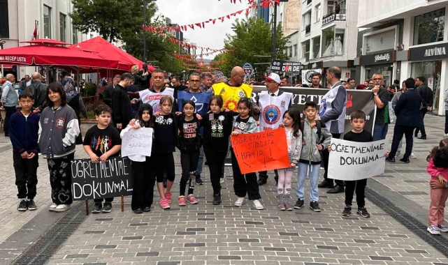 Uşak&#039;ta eğitim sendikası üyesi öğretmenler iş bıraktı