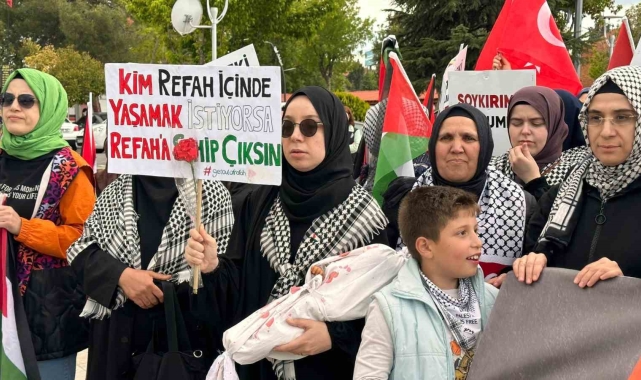 Uşak'ta Gazzeli anneler için eylem düzenlendi