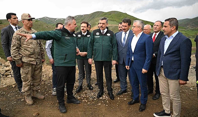 Vali Çiftçi, Narman Şehitler Barajı&#039;nda incelemelerde bulundu