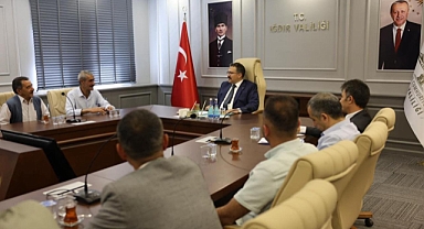 Vali Turan, Muhtarlarla bir araya geldi