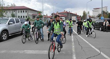 Vali Ziya Polat, katılımcılarla birlikte pedal çevirdiği etkinlik yoğun ilgi gördü