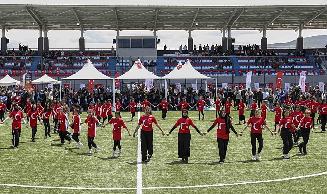 Van&#039;da, Gençlik ve Spor Bayramı coşkuyla kutlandı
