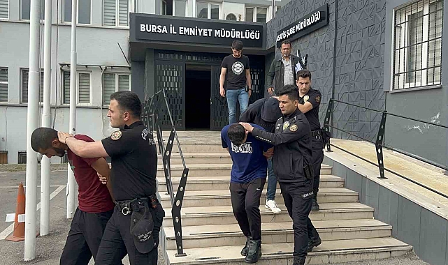 Whatsapp&#039;ta sahte genç kız profili açan çete, çökertildi