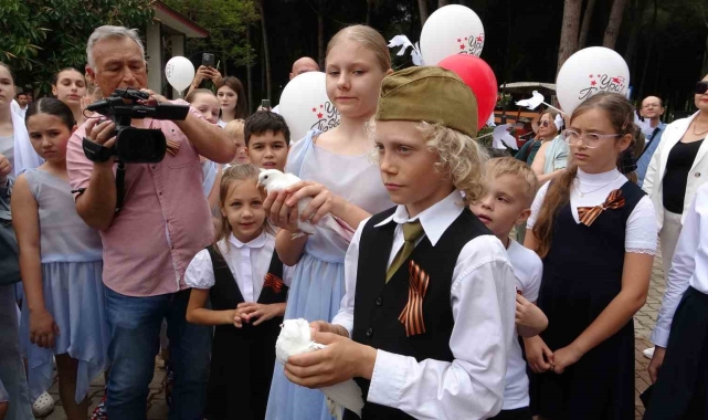 Yerleşik Rusların Zafer Günü coşkusu