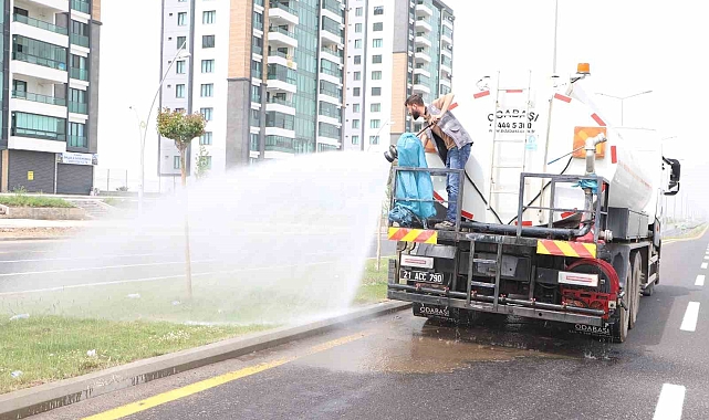 Yeşil alanlarda sulama çalışmaları başladı