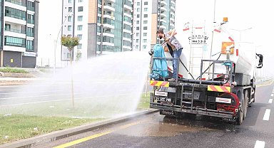 Yeşil alanlarda sulama çalışmaları başladı