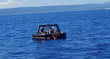 Yunanistan unsurları tarafından geri itilen göçmenler kurtarıldı