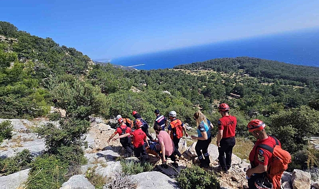 Yürüyüş yaparken düşen yaşlı turist kurtarıldı