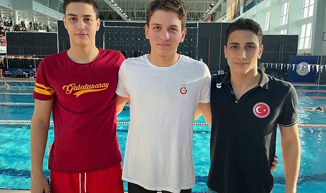 Yüzme sporcuları başarıya doymuyor