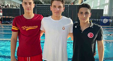Yüzme sporcuları başarıya doymuyor