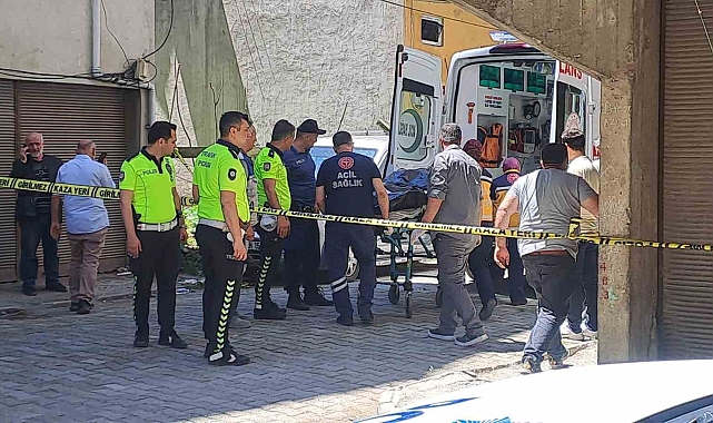 16 yaşındaki genç, bileklerini keserek intihar etti