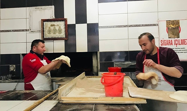 200 derece ateş başında ekmek pişiren fırıncıların yoğun mesaisi