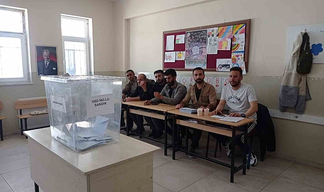 4 mahallede yeniden muhtarlık seçimi yapıldı