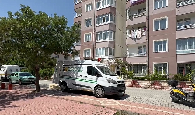 4 saat arayla biri intihar etti, diğeri apartman bahçesinde ölü olarak bulundu