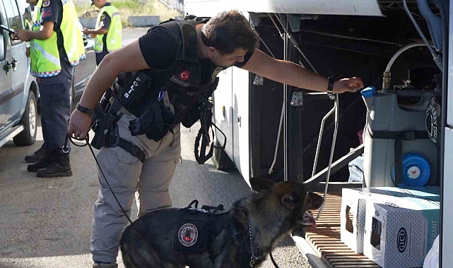 43 ilin geçiş güzergahı olan &quot;kilit kavşak &quot;ta narkotik denetim