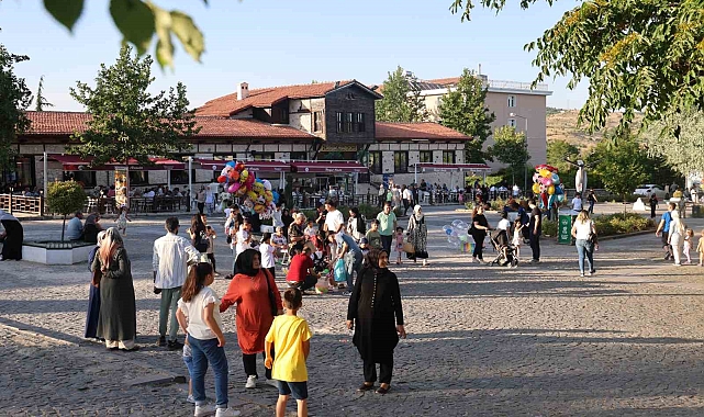 5 Bin Yıllık Harput&#039;ta Turizm Hareketliliği Başladı
