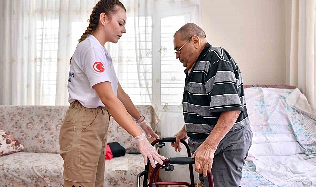 5 yıldır yürüyemeyen yatalak hasta yürümeye başladı