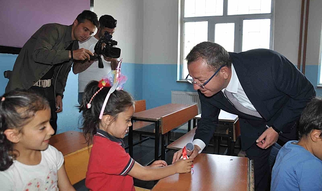 57 bin 702 öğrenci ile 4 bin 673 öğretmen, düzenlenen törenle yaz tatiline girdi