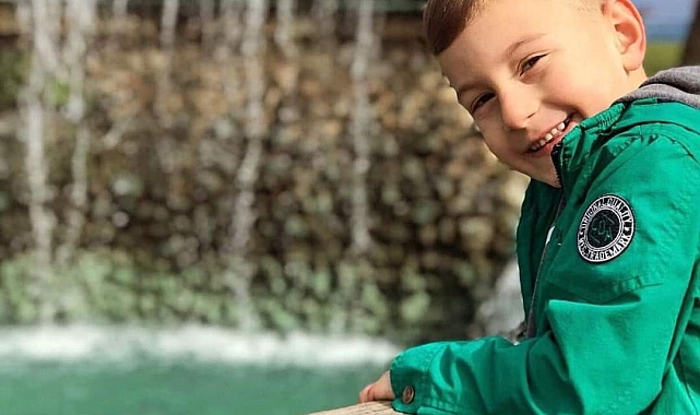 6 yaşındaki çocuğa, tünelin içinde otomobil çarptı