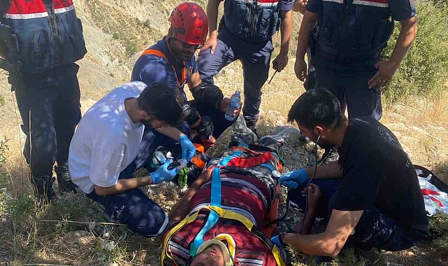 AFAD, kayalıklarda mahsur kalan şahsı kurtardı
