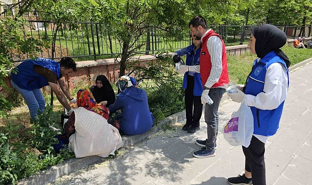Ağrı&#039;da YKS adaylarına kahvaltı ikramı ve kalem toplama kampanyası