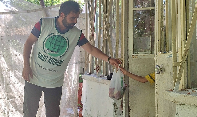 Ağrı&#039;da, yüzlerce aileye et yardımı yapıldı