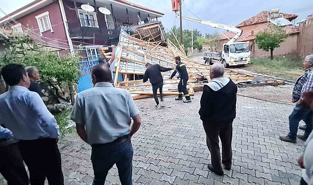 Aniden gelen fırtına, ortalığı savaş alanına çevirdi